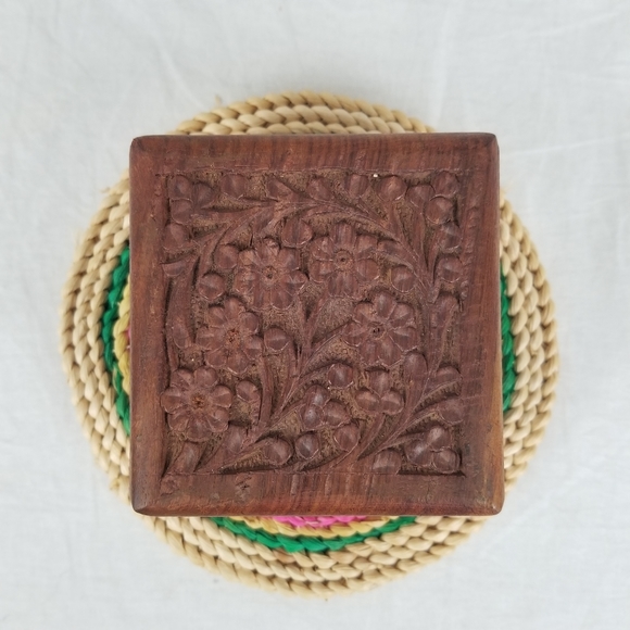 3 vintage wicker Trivets &  little etched wooden trinket box - Picture 7 of 15